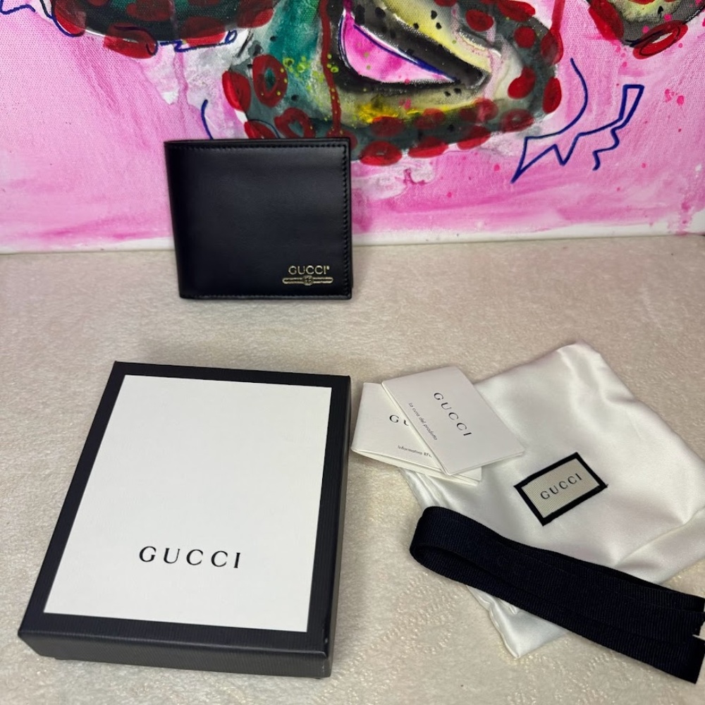 Gucci Black Leather Bifold Wallet w/Gold Logo Print